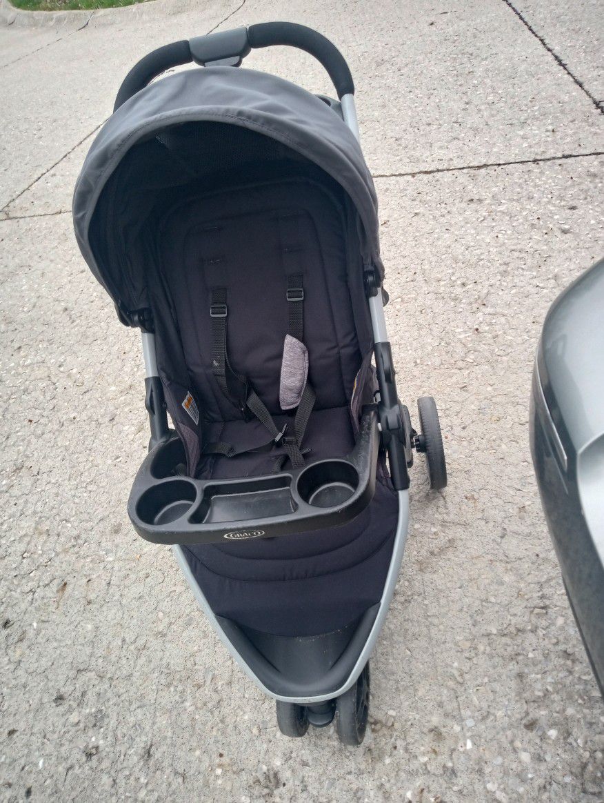 Baby Stroller Hooks Up To Car Seat As Well 