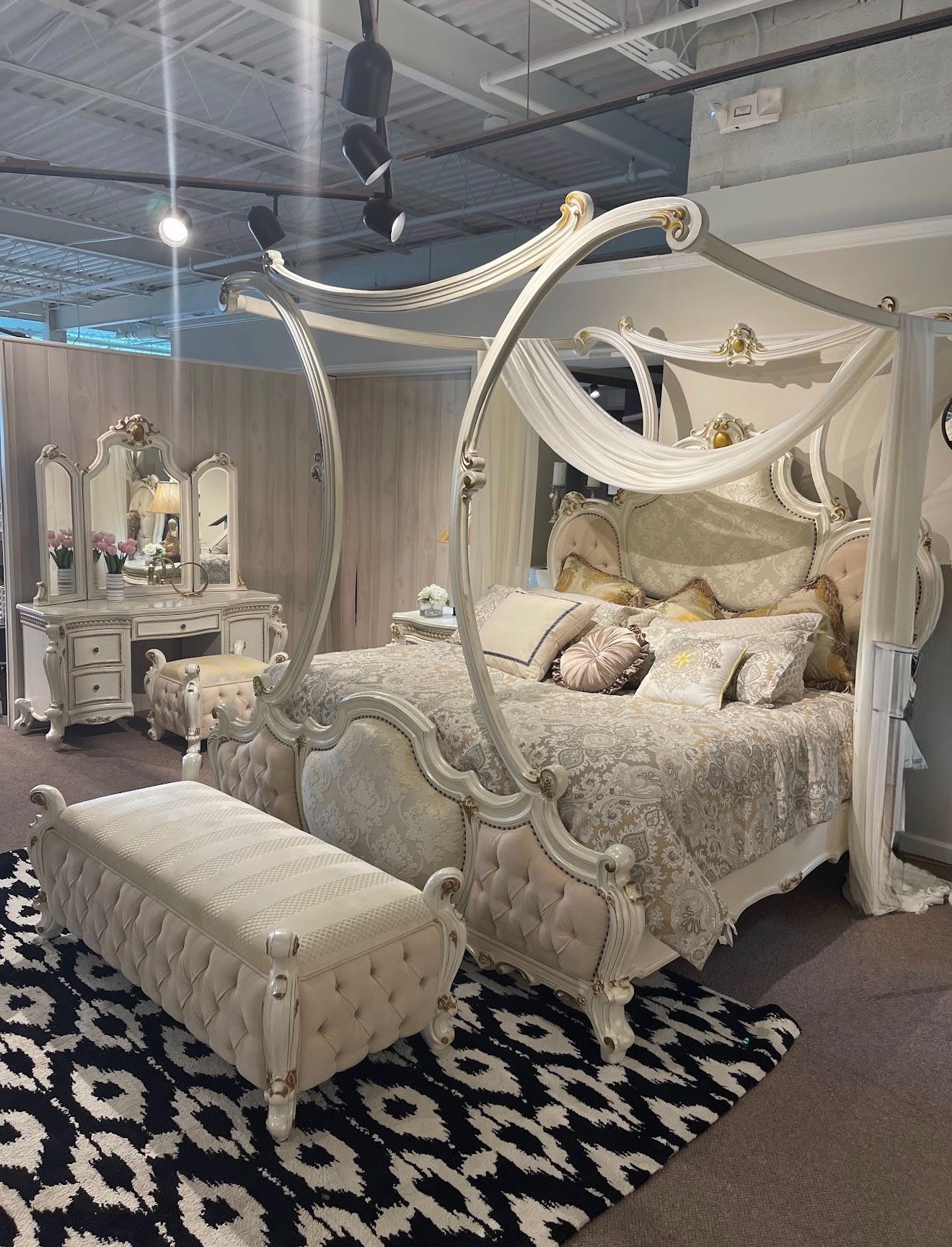 Custom Bedroom Set , Luxury Bedframe, Zero Money Down!!