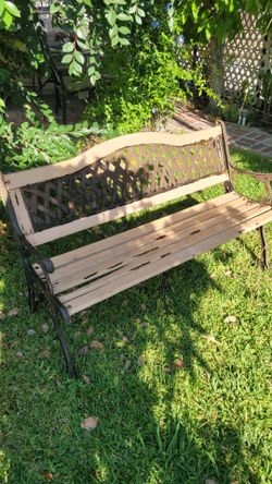 Garden bench seat $15 used, need replacement wood 2pcs