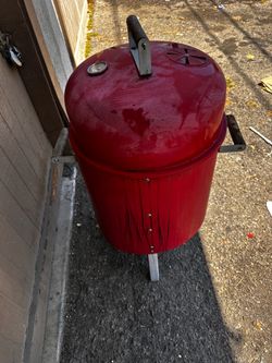 This smoker is a Char-Broil H2O Smoker & Grill Deluxe in red, highlighted by its portable design ideal for camping.