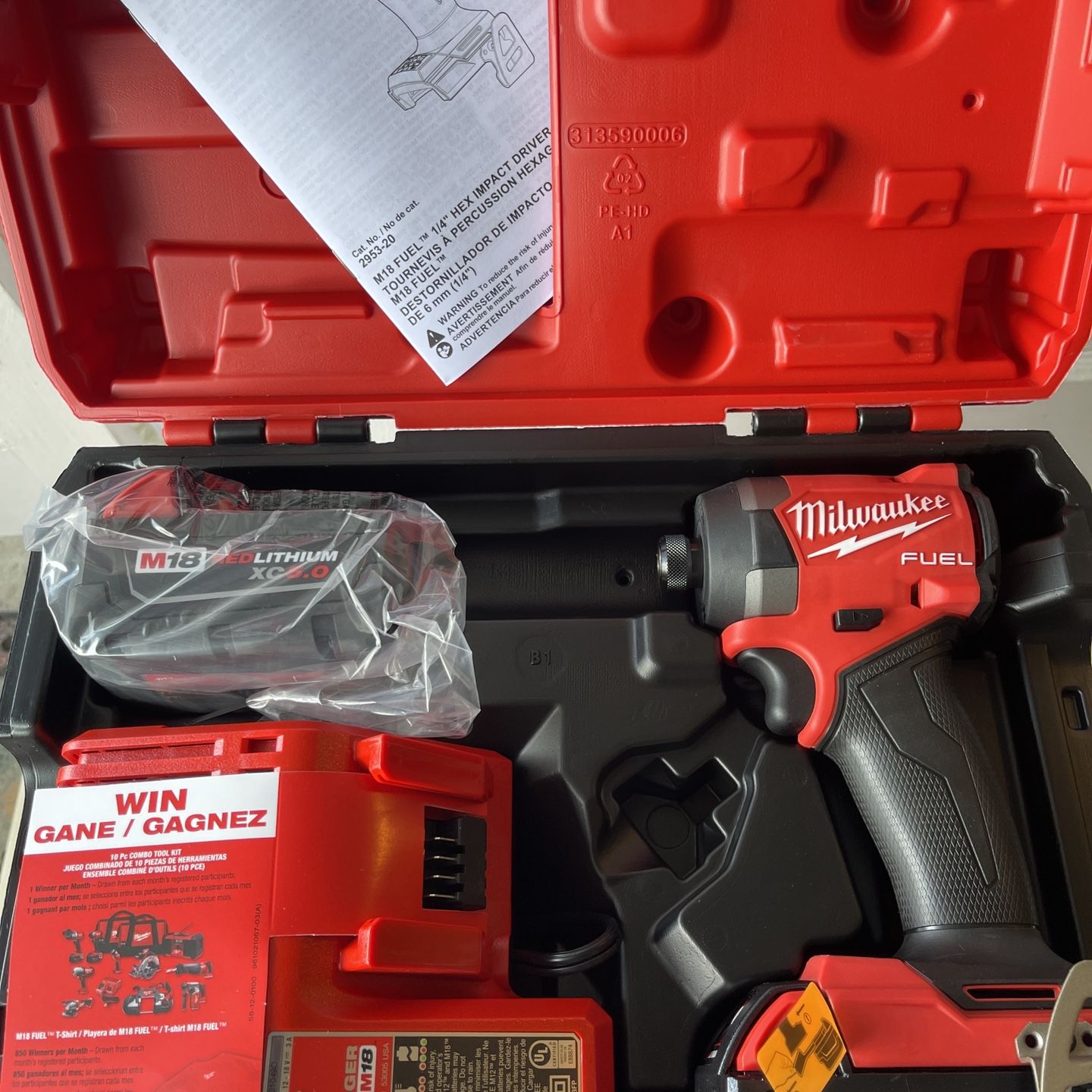 M18 FUEL (4th Gen)(2953-22)1/4 in. Hex Impact Driver Kit with Two 5.0Ah  Batteries Charger Hard Case for Sale in Queens, NY OfferUp