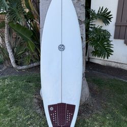 5’7 RAGS surfboard