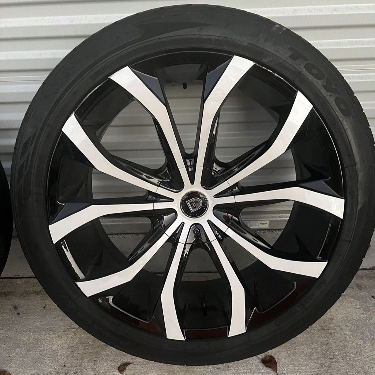 24in Lexani wheels/tires. Tires are Nitto proxes 285/40/24 and are 95 ...