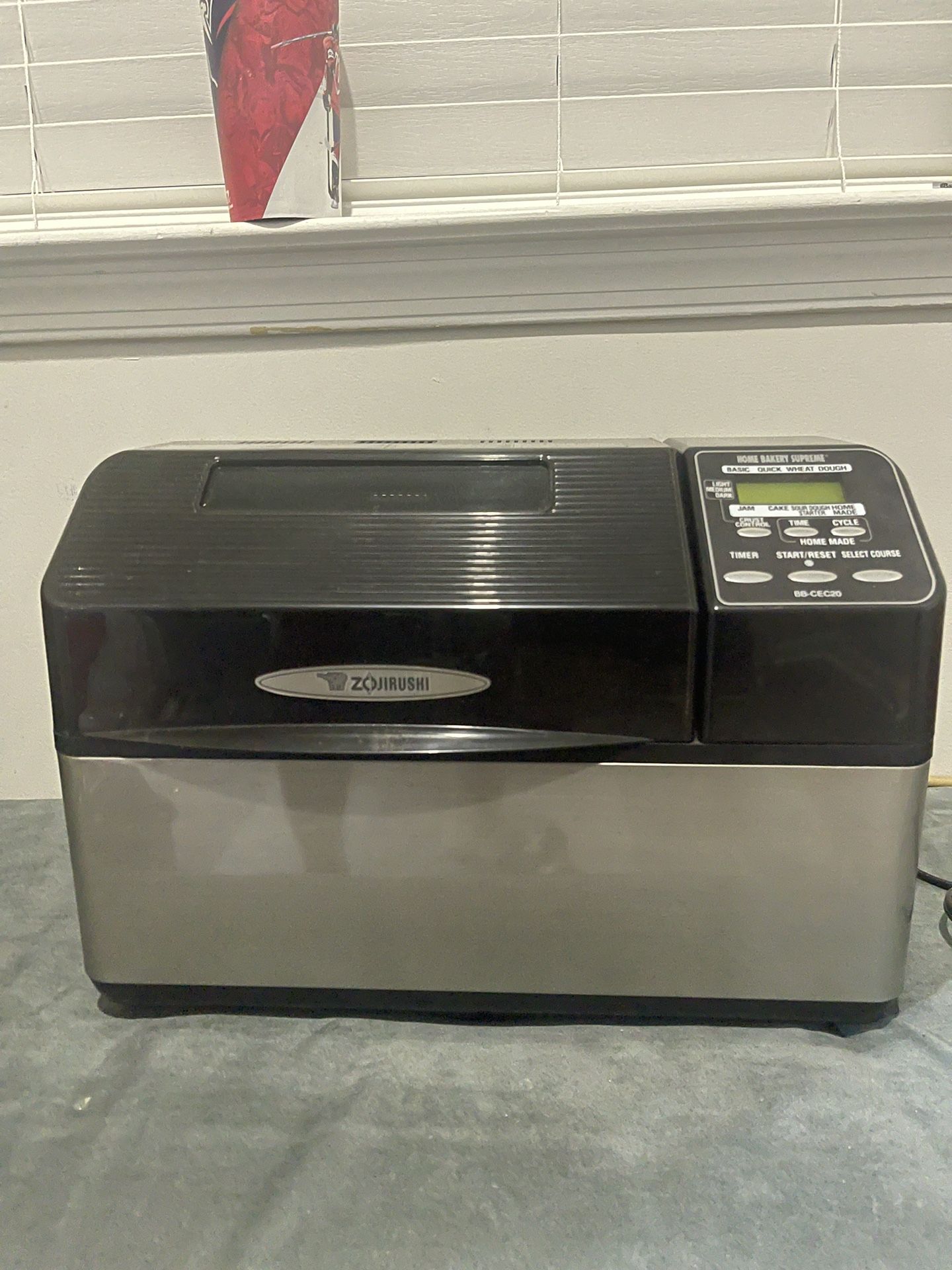 Home Bakery SupremeĀ® Breadmaker BB-CEC20