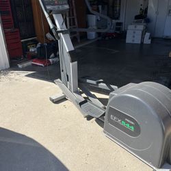 Precor Elliptical Trainer - Cardio Machine