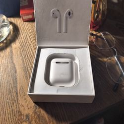 AIR PODS W/CHARGING CASE