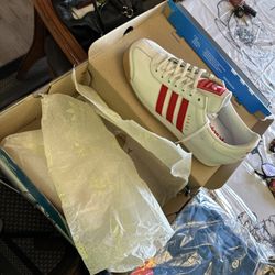 Brand New Adidas Somoa Size 9.5M 