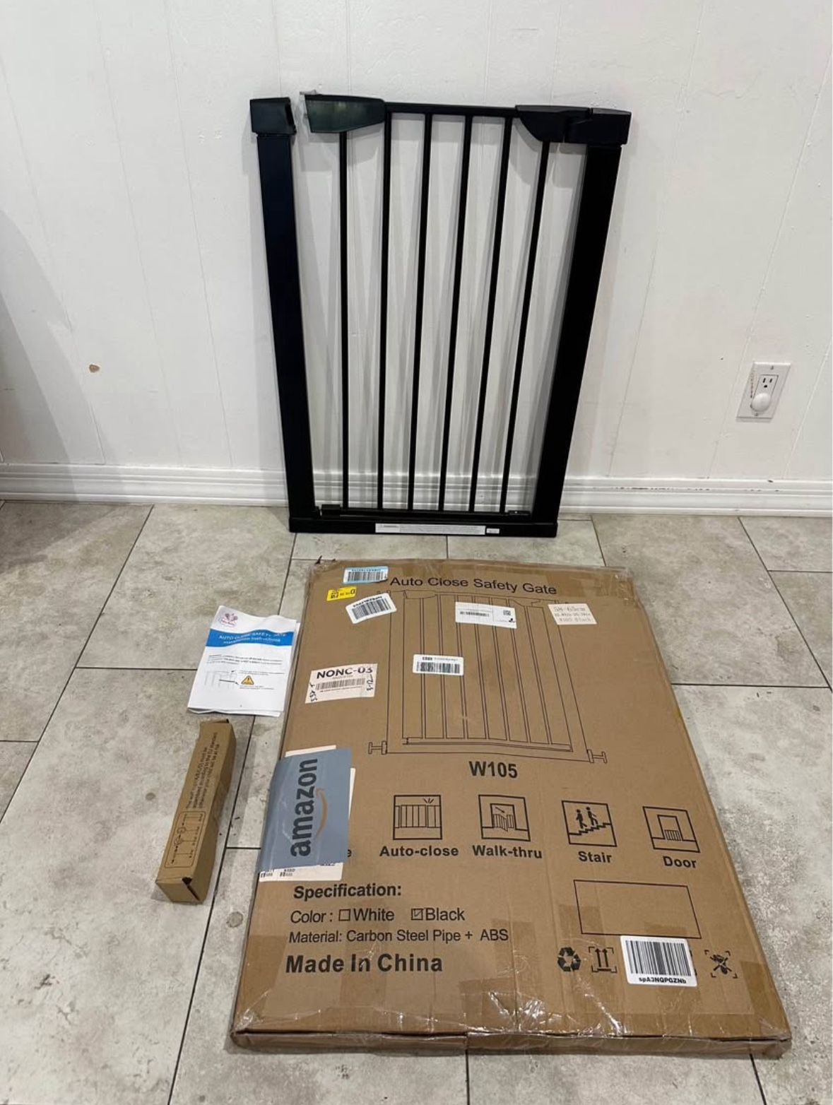 Pet Gate / Baby Gate - Fits Openings 22.83” - 25.59”
