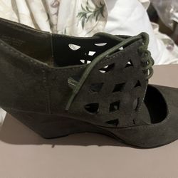 NEW BAKERS Women’s Wedge Shoe