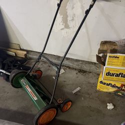 Scott’s Classic Manual Lawn Mower