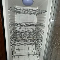 Haier Wine Cooler / Beverage Fridge – Holds 20+ Bottles – Great Condition