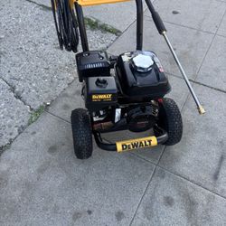 3600 Dewalt Power Washer. Motor Honda 
