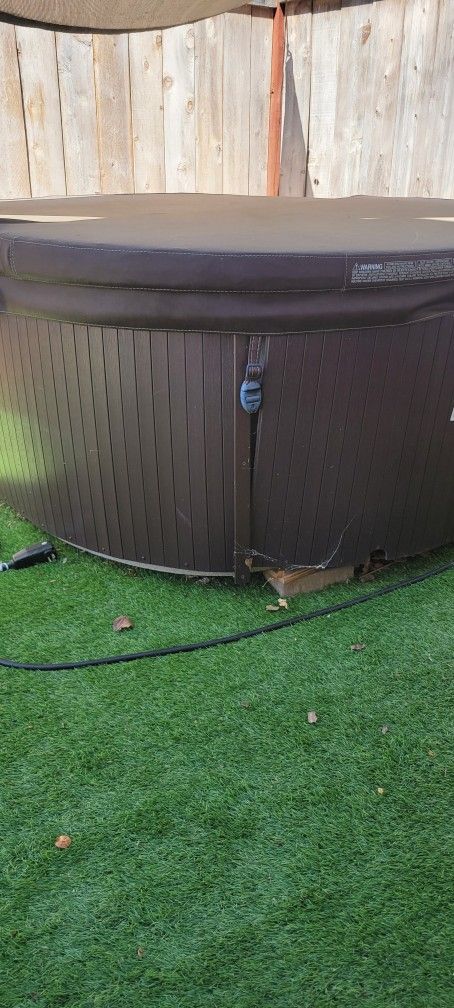 Calevera 4 Seat Hot Tub