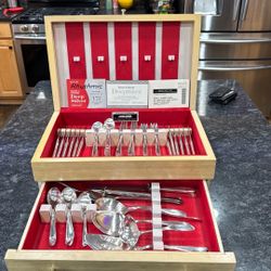 Holmes & Edwards Silverware Service For 12 Triple Plated Silver 