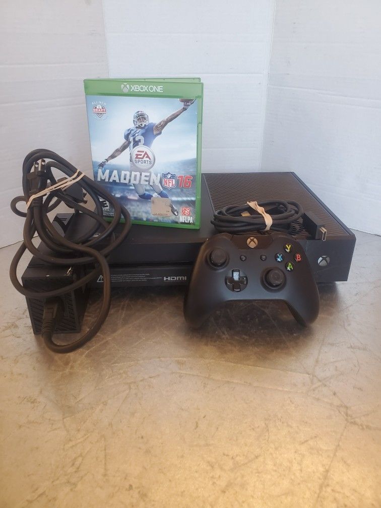 Microsoft Xbox one gaming system With Game 