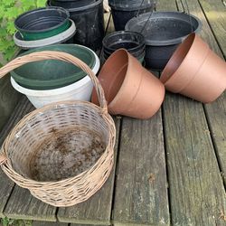 Flower Pots/ Hanging Baskets
