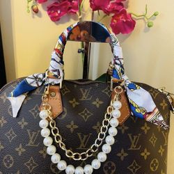Louis Vuitton Alma Handbag 