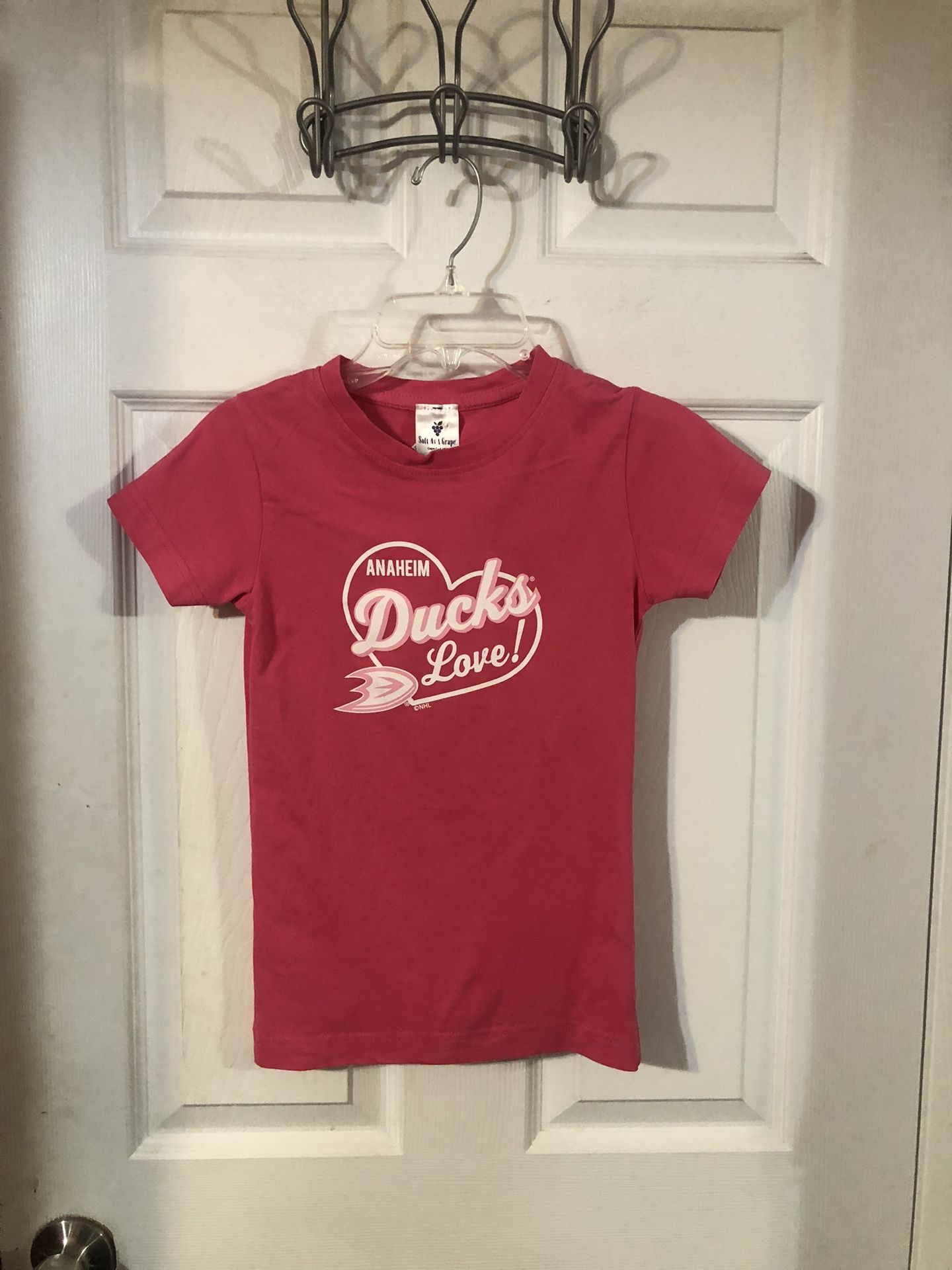 Anaheim Ducks girls size small pink Tshirt.  Preowned only wore once.  