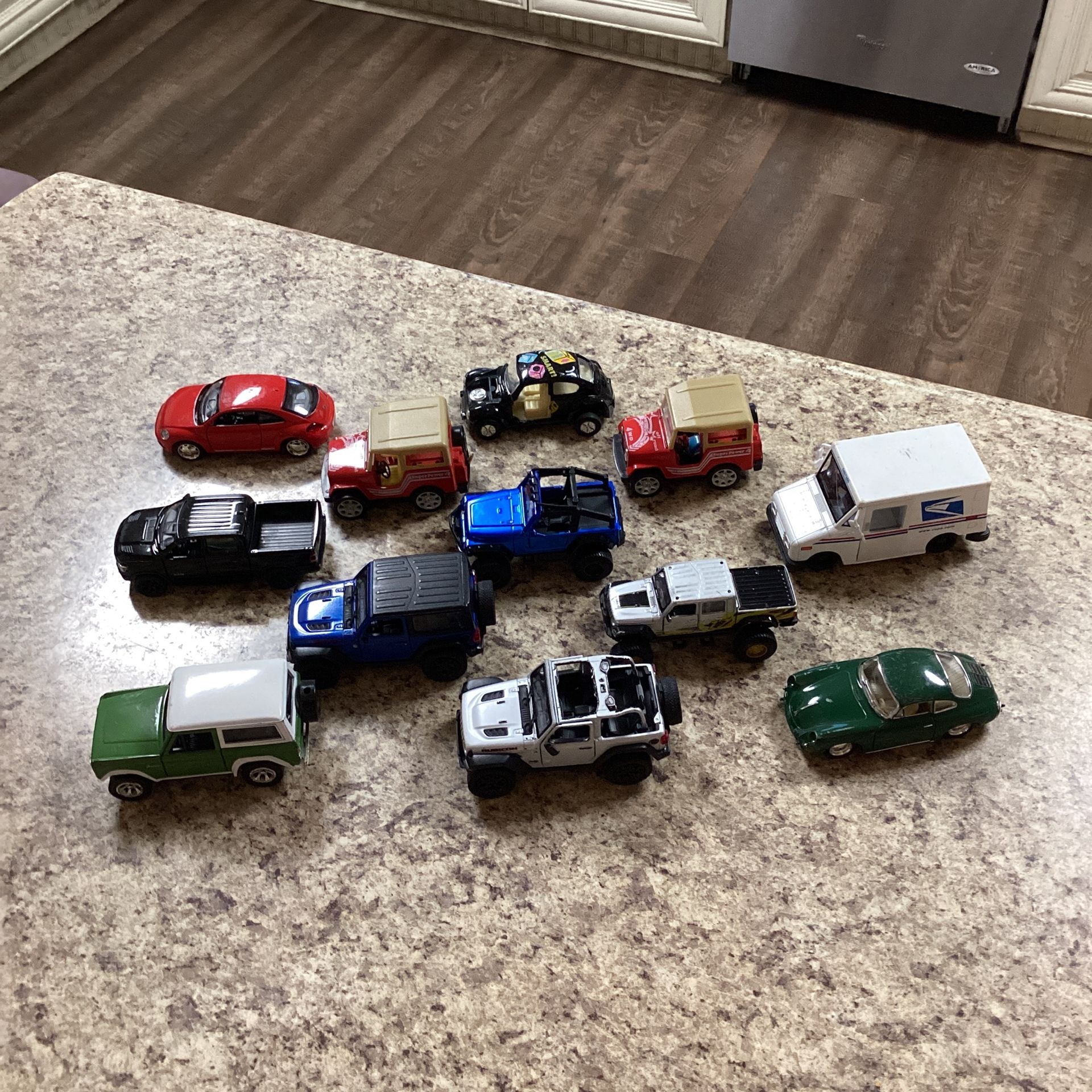Lot Of 12 1:32 Pullback Cars - Jeep, VW, Bronco, Ram, Porsche, And More
