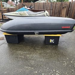 Yakima Carbonite 18 cargo box