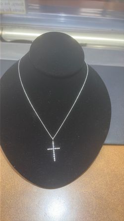 18k WG NECKLACE WITH DIAMONDS