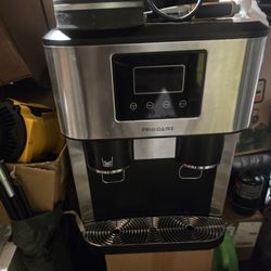 Frigidaire Portable Ice Maker Solid Or Crushed,.