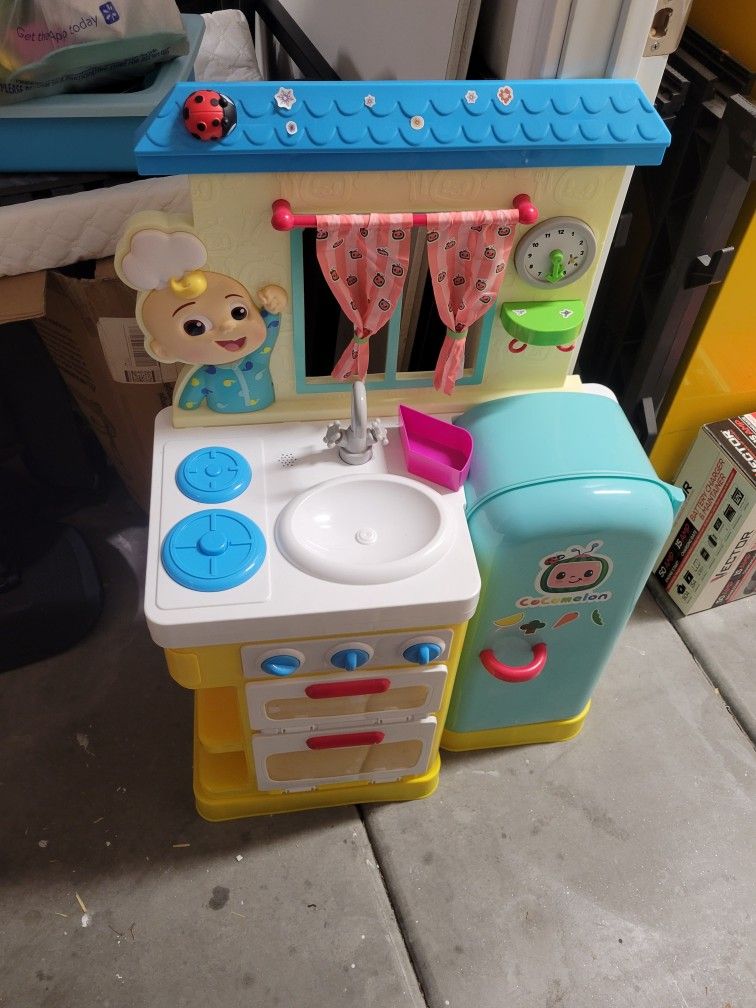 CoComelon Deluxe Feature Roleplay, Little Kitchen
