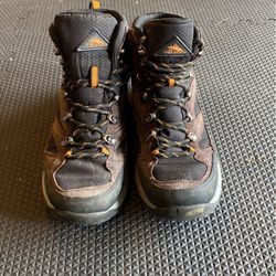 Men’s Size 8 Hikers