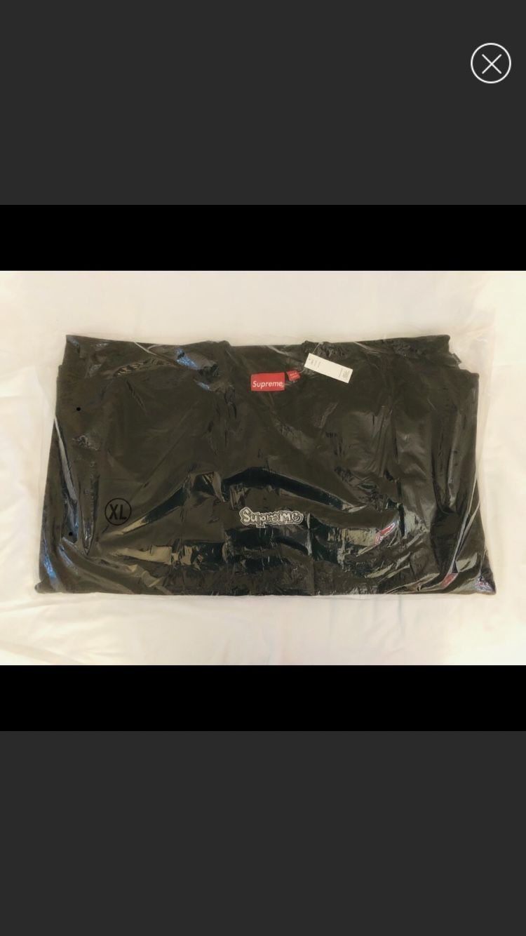 Supreme Crew neck Sweat Shirt.
