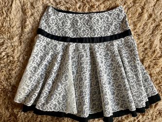 Ladies Medium Bebe Black & White Lace Design A-Line Skirt