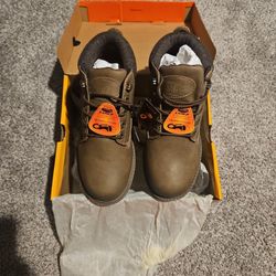 Women's boots (Read Desc)