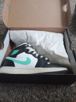 Jordan 1 Mid (taking offers)