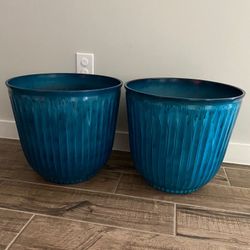 2 brand new planting pots Large 16 inches diameter, 14 inches height  Not ceramic