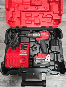 MILWAUKEE M18 HAMMER DRILL WITH BATTERY AND CHARGER WITH CASE CAT#2804-20