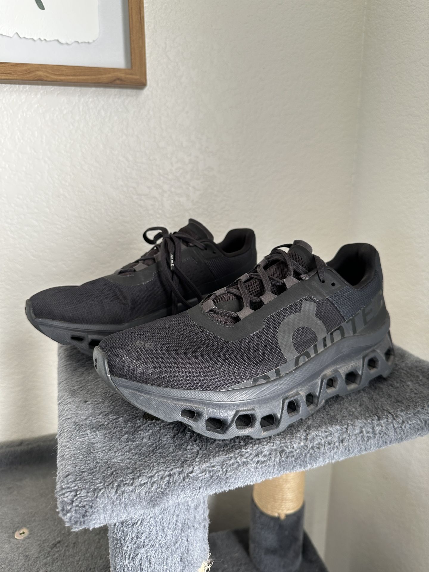 On Running OnCloud Cloud Monster Black running shoes size 7.5 Mens / 9