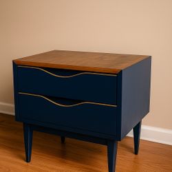 American of Martinsville End Table/Nightstand