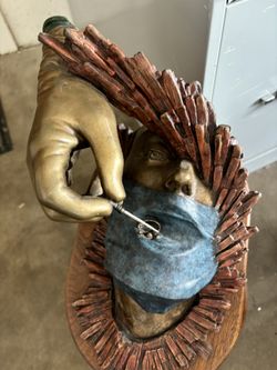 ENDODONTIST. BRONZE STATUE