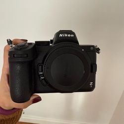 Nikon - Z 5 4K Video Mirrorless Camera with NIKKOR Z 24-50mm f/4-6.3 - Black