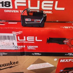 Millwake Fuel Sawsall New In Box Baterie 5.0cx New $220