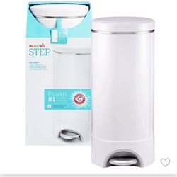 Munchkin STEP Diaper Pail With Almost 30 Refill Bags