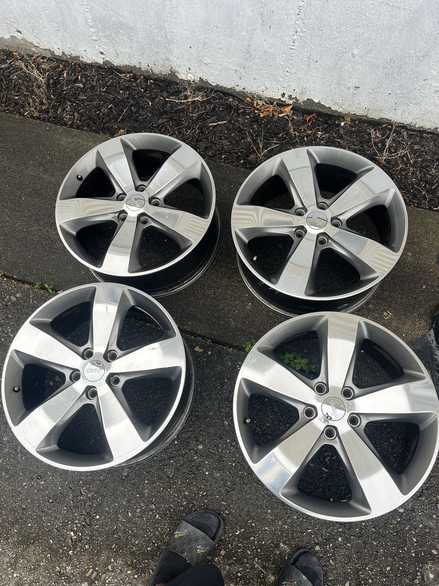 20 Inch Jeep Grand Cherokee Wheels