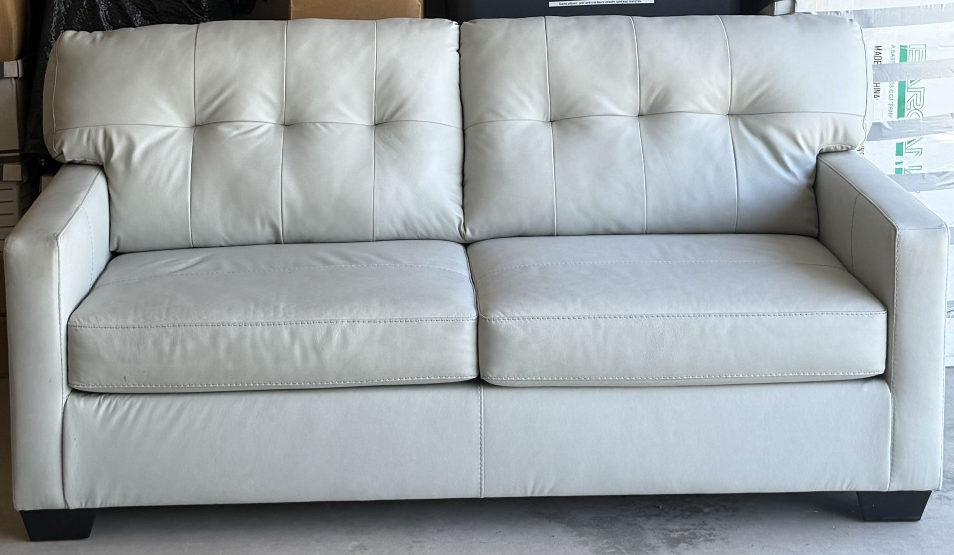 Leather Sofa, Cream. Like new!