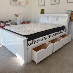Full Bed And Mattress With Drawers 