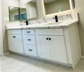 Beautiful 60 inch White Vanity (60 W*34H*21D)