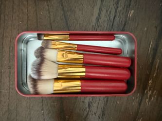 Travel makeup brushes