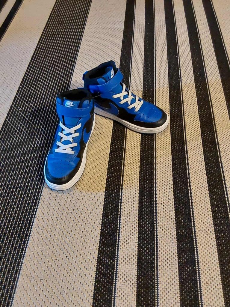 BOYS NIKE AIR TOPS SIZE 13.5