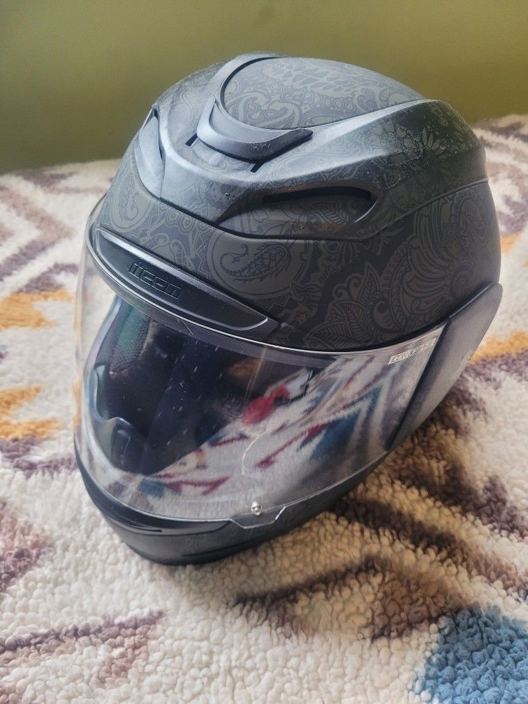 bern helmets snowboard Baker Classic Ski Helmet | Unisex | Matte Black Color:Light Yellow config:vitalogy_auction This lid features that Lululemon 2L Dark Lavender
