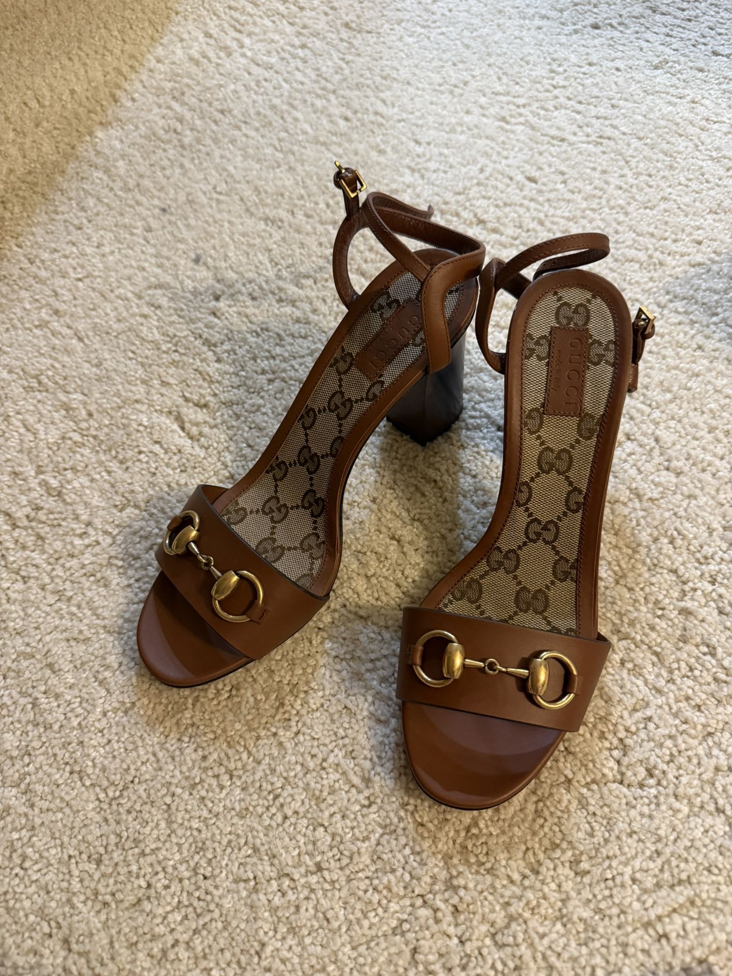 Gucci heeled sandel size 37.5