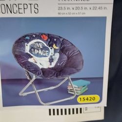 new chair KIDS SAUCER CHAIR SILLA REDONDA PARA NIÑOS  23.5 IN .X 20.5 IN X 22 .45 IN  $25 Each 