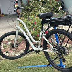 Electric townie Electra 